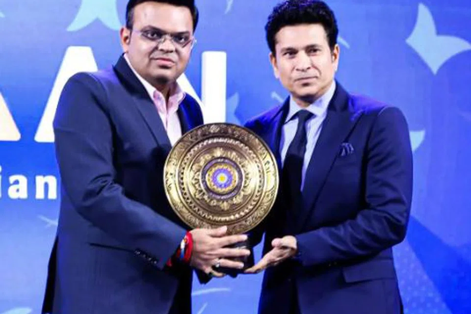 டெண்டுல்கர் 20 ஆண்டுகளுக்கு மேலாக அனைத்துலக கிரிக்கெட்டில் விளையாடி உள்ளார். 