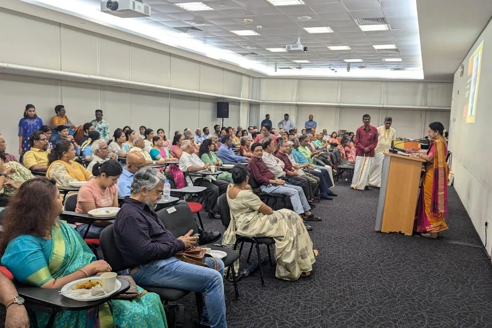 நூல் வெளியீட்டு விழாவில் சுமார் 140 பேர் கலந்துகொண்டு தமிழ்ப் பேச்சுகளை ரசித்தனர்.