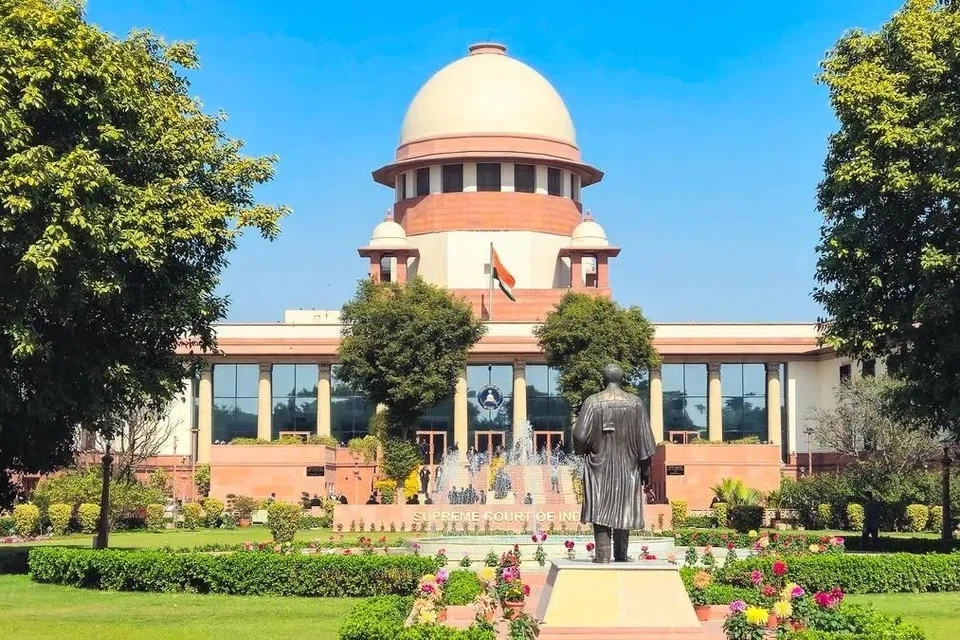 மூன்றாவது மொழியில் தேர்ச்சிபெற வேண்டிய கட்டாயம் இல்லை என்றும் மாணவர்களின் சான்றிதழில் அவர்கள் அத்தேர்வில் ‘பங்கேற்றார்கள்’ என்பது மட்டுமே குறிப்பிடப்படும் என்றும் உச்ச நீதிமன்றம் தெளிவுபடுத்தப்பட்டுள்ளது.