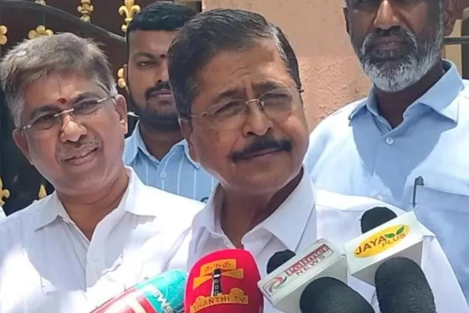பாரதிய ஜனதா கட்சியின் தமிழ் நாடு மாநிலப் பொருளாளர் எஸ்.ஆர்.சேகர்.