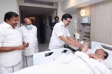 பாமக நிறுவனர் ராமதாசை மருத்துவமனைக்குச் சென்று சந்தித்தார் முதல்வர் ஸ்டாலின்.