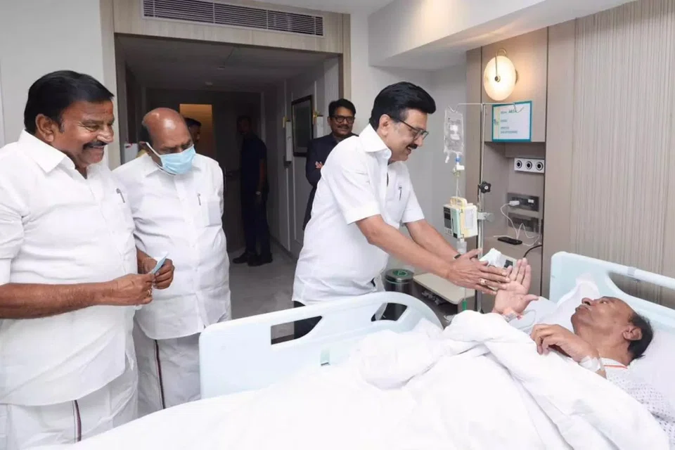 பாமக நிறுவனர் ராமதாசை மருத்துவமனைக்குச் சென்று சந்தித்தார் முதல்வர் ஸ்டாலின்.