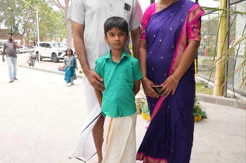 தினேஷ்குமார் - ராஜேஷ்வரி இணையர்.