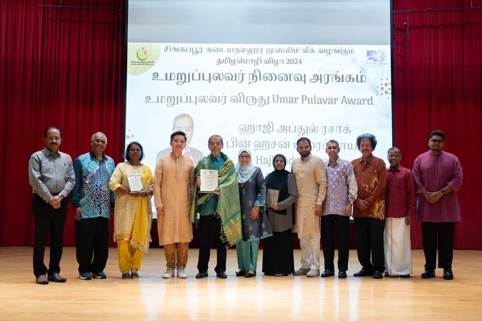 விருது பெற்றவர்கள், பிற அழைப்பாளர்களுடன் சிறப்பு விருந்தினர் ஆல்வின் டான்.