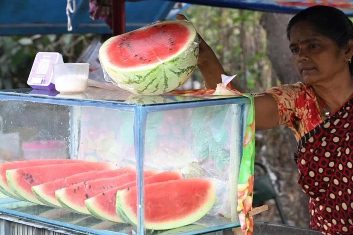 சென்​னை​யில் வேதிப்பொருள் கலந்த 
தர்​ப்பூசணிப் பழங்கள் எங்குமில்லை: 
அதி​காரி விளக்கம்