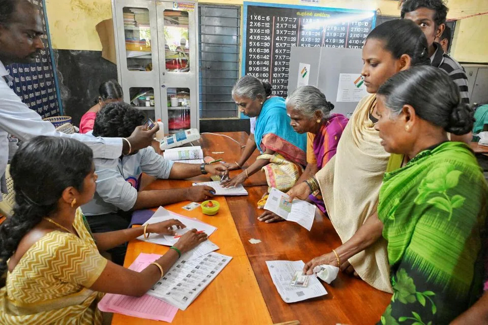 இம்முறை அதிமுக போட்டியிடவில்லை. திமுக சார்பில் அன்னியூர் சிவா, பாமக சார்பில் சி.அன்புமணி, நாம் தமிழர் கட்சி சார்பில் அபிநயா 29 பேர் தேர்தல் களத்தில் உள்ளனர்.