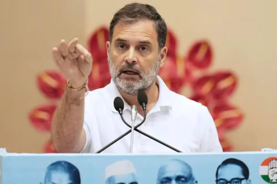 தலைமைத் தேர்தல் ஆணையத்தின்மீது பல்வேறு குற்றச்சாட்டுகளை முன்வைத்துள்ள ராகுல் காந்தி மகாராஷ்டிராவில் நடந்த முறைகேடுகளையும்  பட்டியலிட்டார்.
