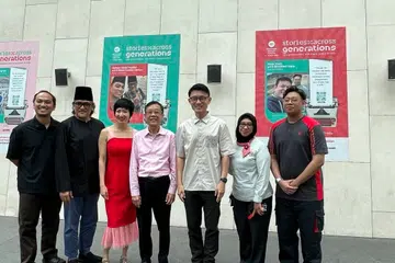 வியாழக்கிழமை (அக்டோபர் 23) கலாசார, சமூக, இளையர்துறை, போக்குவரத்து, துணை அமைச்சர் பே யாம் கெங் (நடுவில்) இந்த முயற்சியின் தொடக்க நிகழ்ச்சியில் சிறப்பு விருந்தினராகக் கலந்துகொண்டார்.