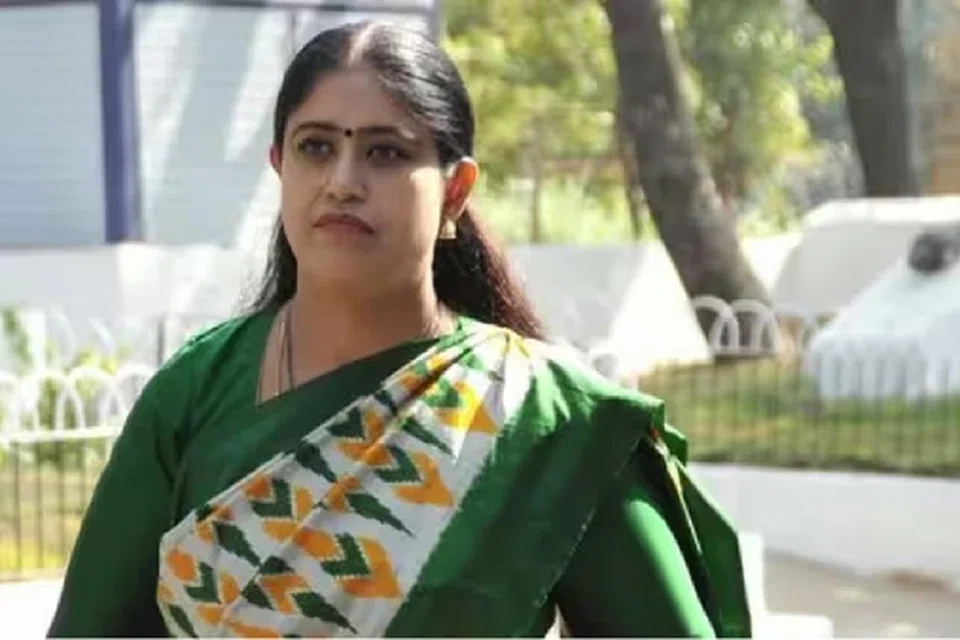 விஜயதாரணி.