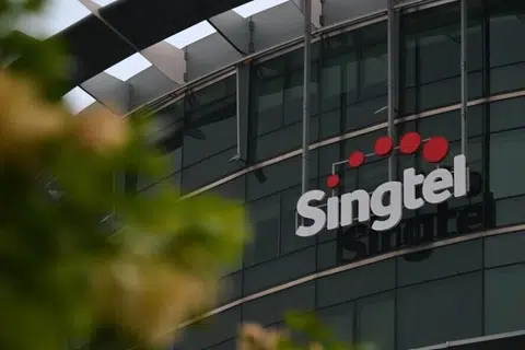 காலை 10.15 மணிக்கு சிங்டெல்லின் கைப்பேசிச் சேவையில் இடையூறு ஏற்பட்டதாக டௌன்டிடெக்டர் தளத்தில் குறிப்பிடப்பட்டிருந்தது.