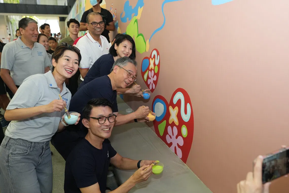 மாற்றுத்திறனாளிகள் கைவண்ணத்தில் புதிய பொங்கோல் சுவரோவியம்