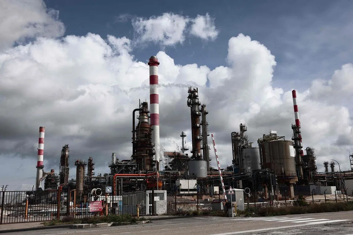 போர் பதற்றத்தால் எண்ணெய் விலை 10% ஏற்றம்