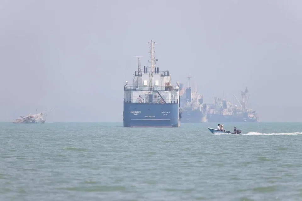 ஈரானின் பண்டார் அப்பாஸ் கடற்கரைக்கு அருகில் ஹோர்முஸ் நீரிணையில் காணப்படும் கப்பல்கள்.
