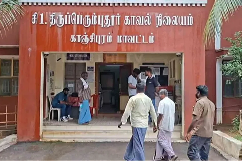 தமிழ் நாட்டிலுள்ள அனைத்து காவல் நிலையங்களுக்கான அன்றாட சில்லறை செலவினத்தை  ரூ.71 கோடியாக தமிழக அரசு உயர்த்தியுள்ளது.