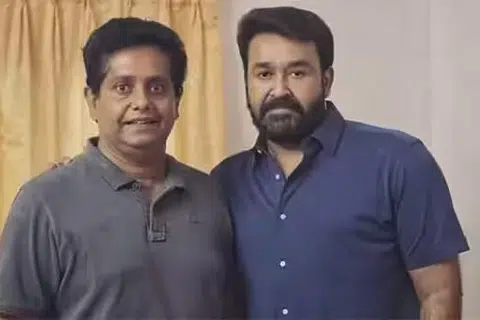‘திரிஷ்யம்’ படத்தின் இயக்குநர் ஜித்து ஜோசப்புடன் மோகன்லால்.