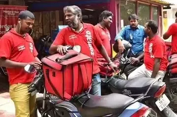 இந்தியா முழுவதும் 1.27 கோடி பேர் இணையவழி விநியோக ஊழியர்களாகப் பணியாற்றுகின்றனர். 