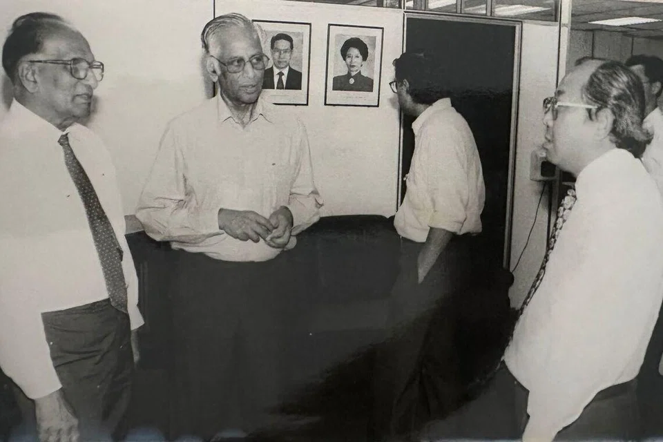 தமிழ் முரசு தொடக்கத்தில் எஸ்பிஎச்சின் துணை நிறுவனமாகச் செயல்படத் தொடங்கியது. தமிழ் முரசின் முதல் இயக்குநர் சபையின் தலைவராக இருந்தவர் அமரர் டாக்டர் விஜயரத்னம் (இடக்கோடி). அவருடன் திரு அரசு. எஸ்பிஎச்சின் தலைமை நிர்வாகியாக இருந்த திரு டெனிஸ் டே.