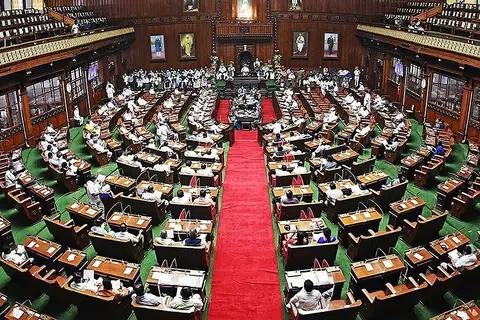 கர்நாடகாவில் வெறுப்புப் பேச்சுகளைக் கட்டுப்படுத்துவதற்குக் கடுமையான சட்டம் கொண்டுவர அம்மாநில அரசு, அதற்கான சட்ட முன்வரைவை சட்டமன்றத்தில் நிறைவேற்றியுள்ளது. பாஜக அதற்குக் கடும் எதிர்ப்புத் தெரிவித்து வருகிறது.