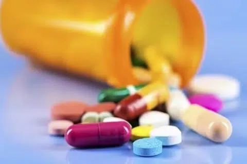 உயிர் காக்கும் மருந்துகளான சிஸ்பிளாட்டின், கார்போபிளாட்டின் ஆகிய மருந்துகளுக்கு கடந்த மூன்று வாரங்களாக இந்திய மருத்துவமனைகளில் கடும் தட்டுப்பாடு நிலவுவதாகக் கூறப்படுகிறது. 