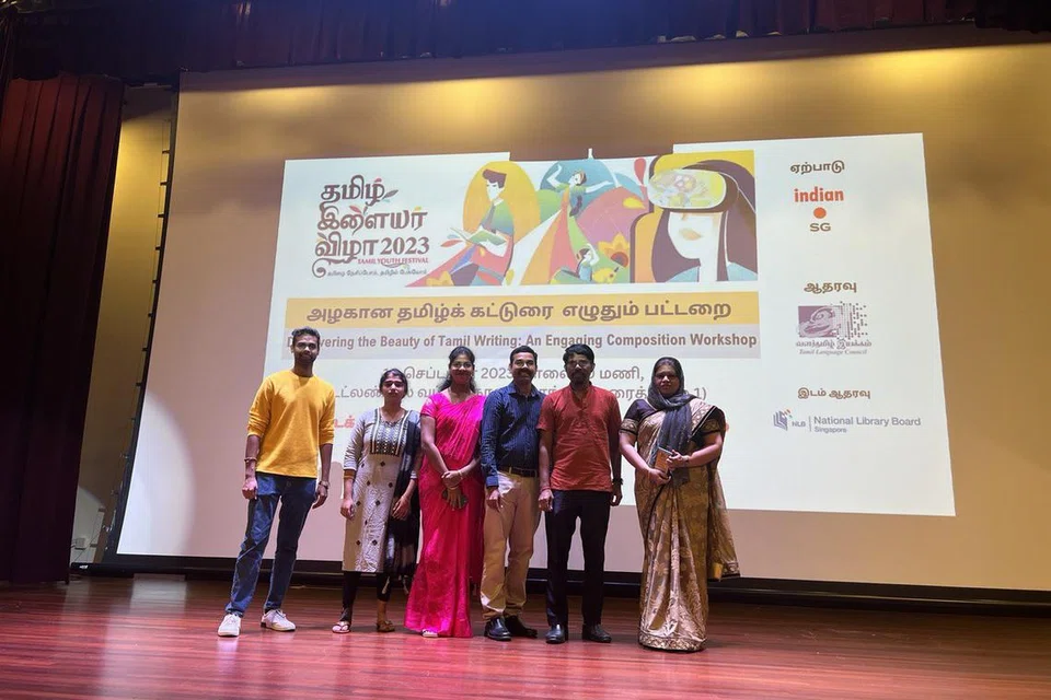 தொண்டூழியர்கள் திரு.மணிகண்டன், செல்வி. தென்னவி, திருவாட்டி சுடர்மொழியுடன், ஏற்பாட்டாளர் திரு. கல்யாண், சிங்கப்பூர்த் தமிழாசிரியர் சங்கத் தலைவர் திரு. தனபால் குமார், பயிலரங்கை வழிநடத்திய திருவாட்டி நபிலா நஸ்ரின்