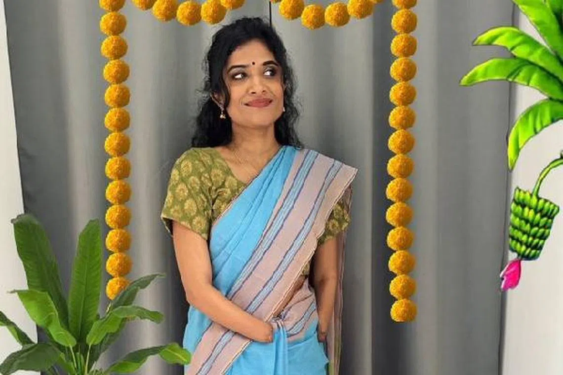 மாற்றுத்திறனாளி அணிந்த பொங்கல் இலவசச் சேலை; முதல்வர் பாராட்டு