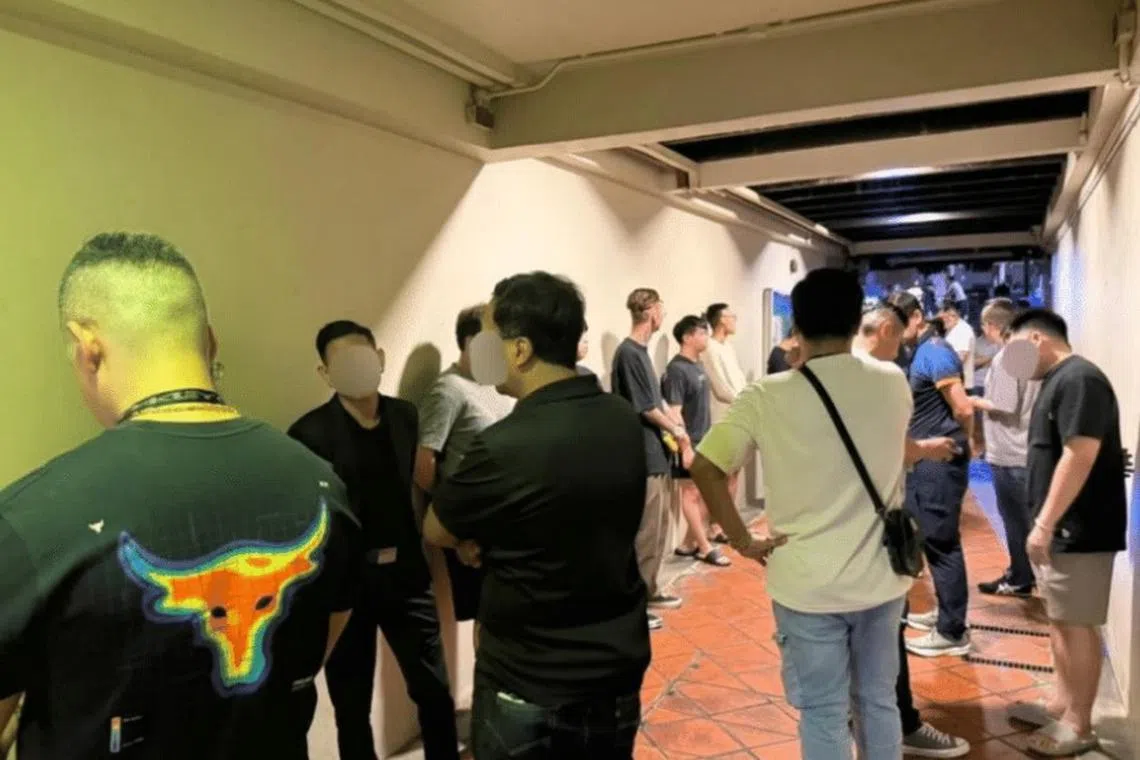 ரகசியக் குண்டர் கும்பலுக்கு எதிரான நடவடிக்கையில் 13 பேர் கைது