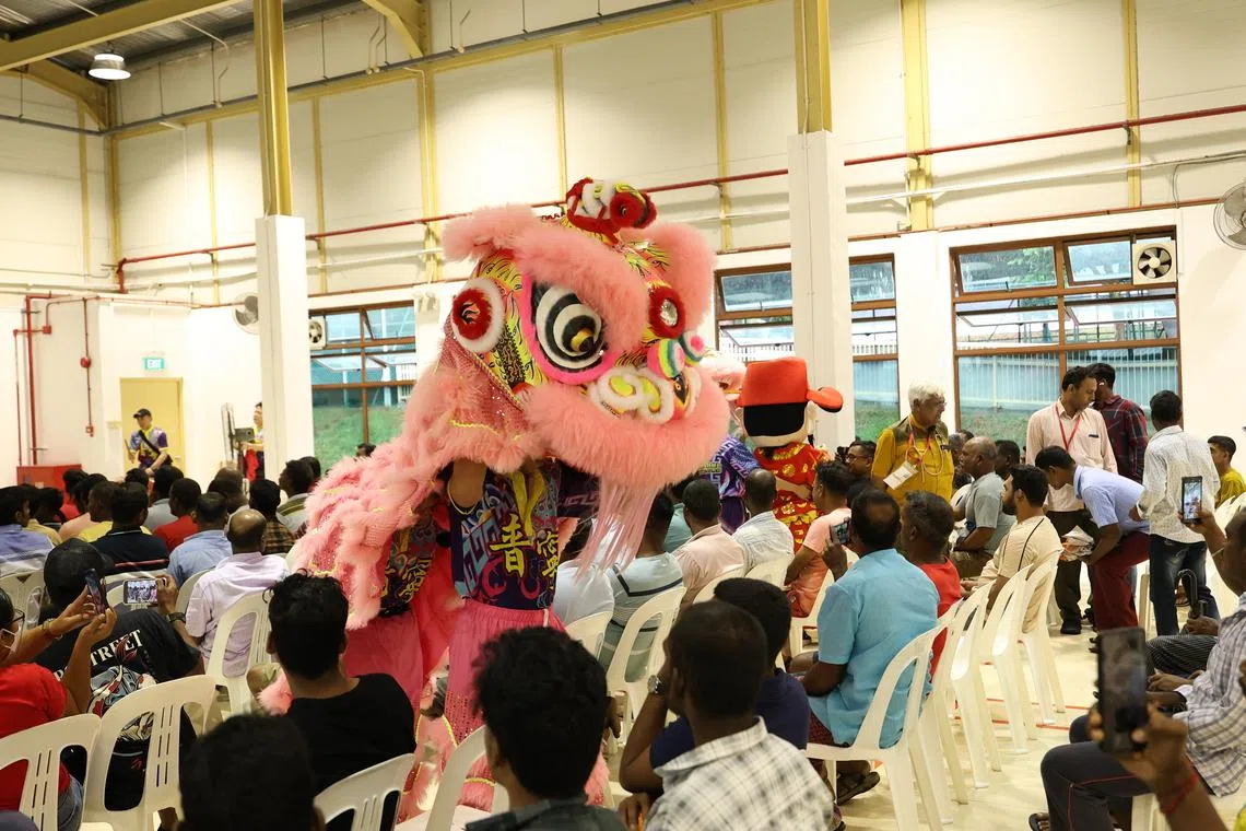 வெளிநாட்டு ஊழியர்களுக்கு இரட்டிப்பு உற்சாகம்