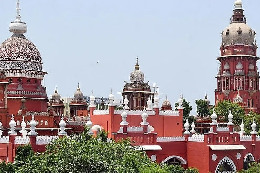 கடைகளுக்குத் தமிழில் பெயர்ப் பலகை: நீதிமன்றம் உத்தரவு