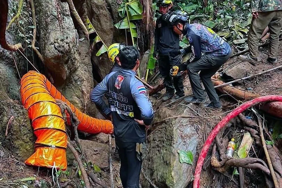 லாவோஸ் குகையில் சிக்கியுள்ள எழுவரை மீட்கப் பணிகள் தீவிரப்படுத்தப்பட்டுள்ளன.