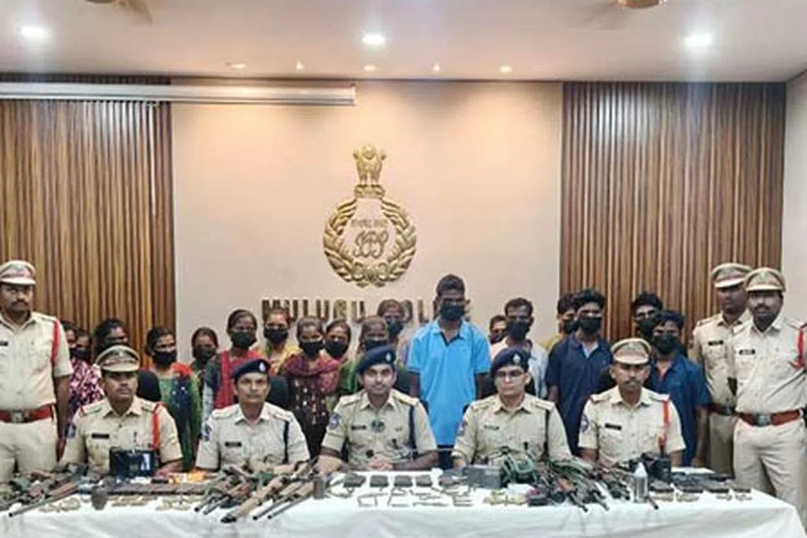 தெலுங்கானாவில் நக்சலைட்டுகள் கைது, பல ஆயுதங்கள் பறிமுதல்