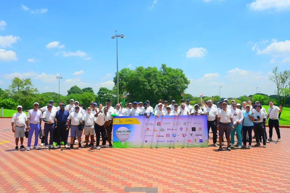 15வது ‘அறக்கொடை கோல்ஃப்’ போட்டியில் பங்கேற்ற ஆதரவாளர்களும் ஏற்பாட்டாளர்களும்.