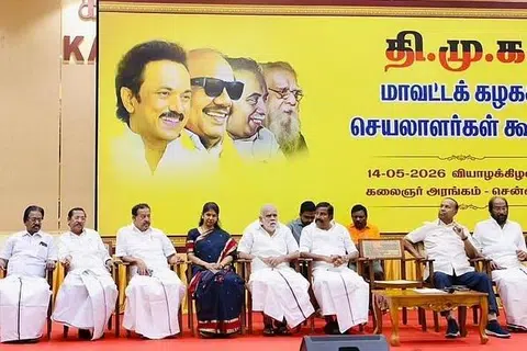 திமுக தலைவர் மு.க.ஸ்டாலின் தலைமையில் அக்கட்சியின் மாவட்டச் செயலாளர்கள் கூட்டம் சென்னையில் வியாழக்கிழமை (மே 14) நடைபெற்றது.