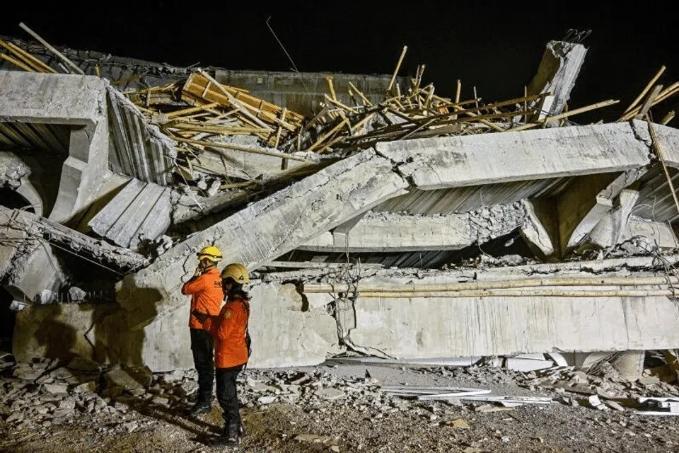 இந்தோனீசியாவில் இடிந்து விழுந்த இஸ்லாமியப் பள்ளி: மூவர் உயிரிழப்பு