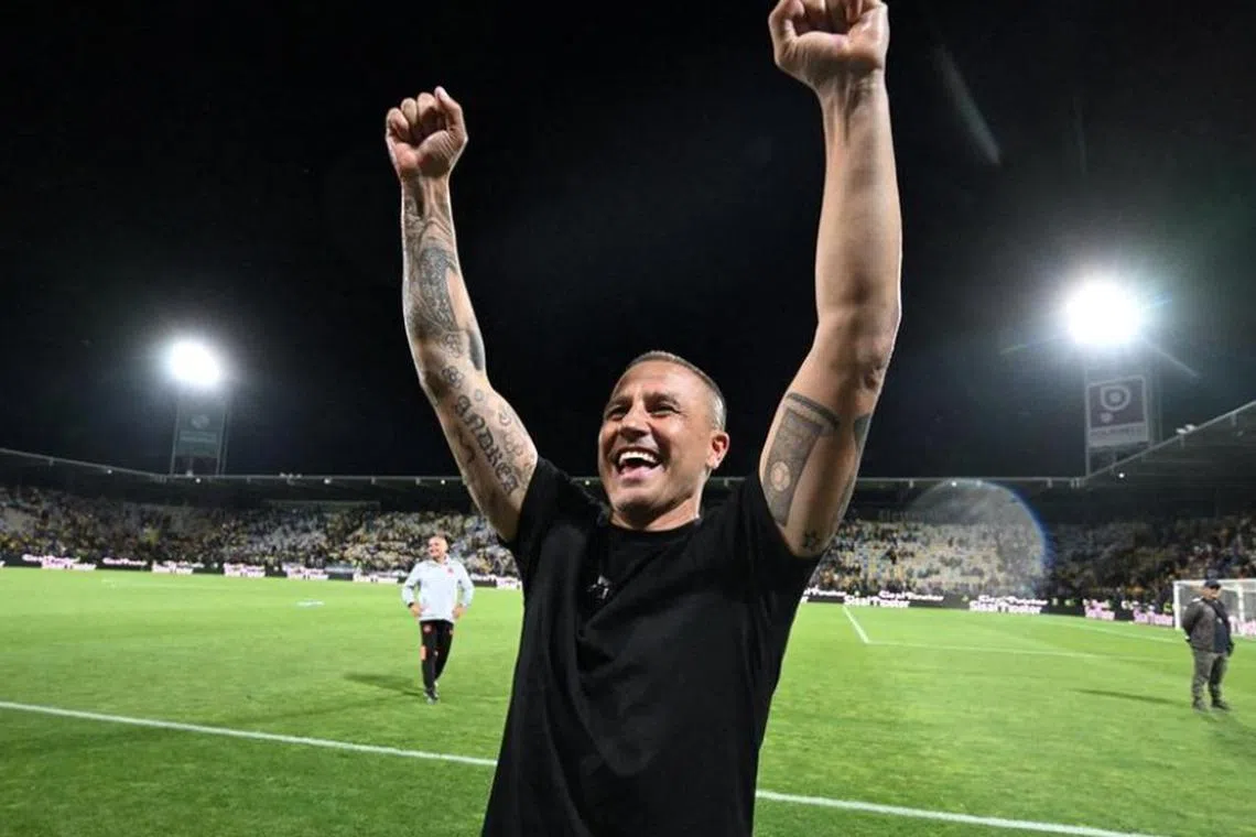 சிங்கப்பூர் காற்பந்து அணிக்குப் பயிற்றுவிப்பாளராக முன்னாள் முன்னணி வீரர்கள் விருப்பம் 