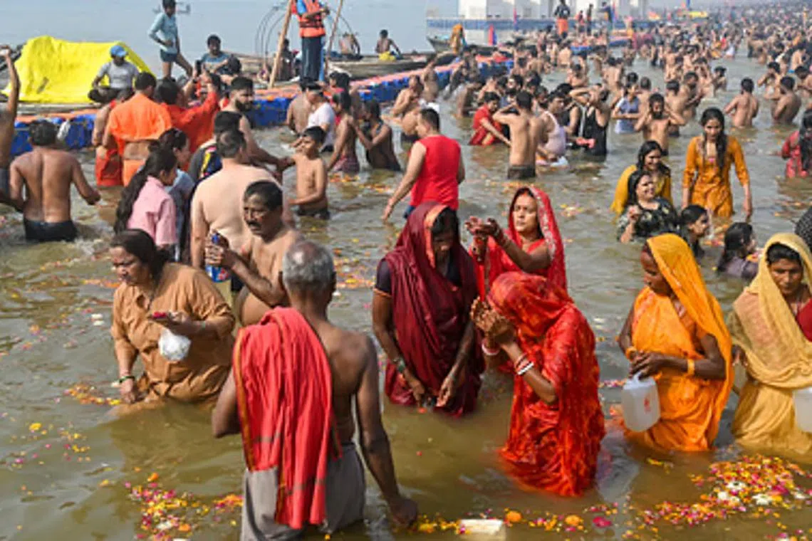 கும்பமேளாவில் கங்கை நதிநீா் நீராடியதற்கு ஏற்றதுதான் என புது அறிக்கை 
