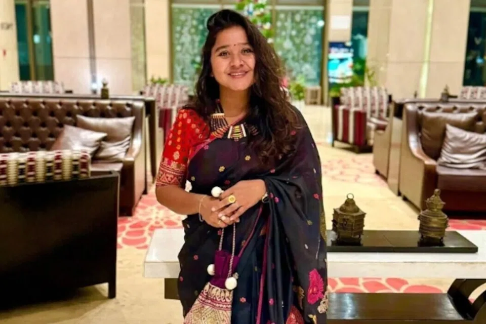 பெரிய அளவிலான ஊழல் எதிர்ப்பு நடவடிக்கையில், அசாம் முதலமைச்சரின் சிறப்புக் கண்காணிப்புப் பிரிவு, ஏசிஎஸ் அதிகாரி நுபுர் போராவைக் கைது செய்துள்ளது.