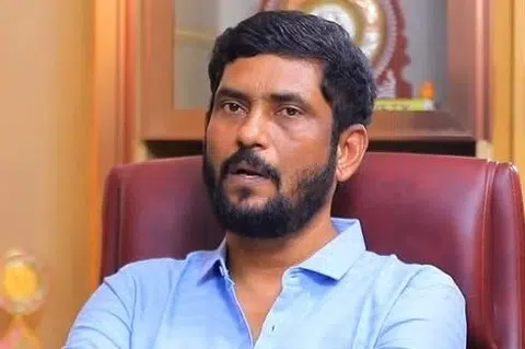 சுரேஷ் காமாட்சி.