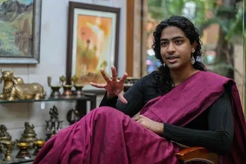 திருநங்கை காளி சித்தார்த் மேடபள்ளி, டெஸ்டோஸ்டிரோன் மருந்தை உட்கொள்ளாமல் பத்து நாள்கள் இருந்ததாகவும் அதனால் உடல் முழுவதும் திடீரென வெப்பம் அதிகரித்து வலியை அனுபவித்ததாகவும் கூறியுள்ளார்.