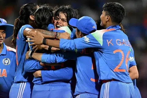 வெற்றிக் களிப்பில் இந்திய மகளிர் கிரிக்கெட் அணி.