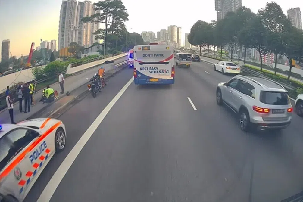 விரைவுச்சாலை விபத்து: சுயநினைவை இழந்த மோட்டார்சைக்கிளோட்டி