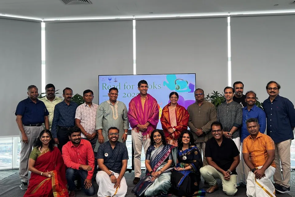 லி‌‌‌ஷா, லி‌‌‌ஷா இலக்கிய மன்ற உறுப்பினர்களுடன் சிறப்பு விருந்தினர் விக்ரம் நாயர், சிறப்புப் பேச்சாளர் வழக்கறிஞர் க சுமதி.
