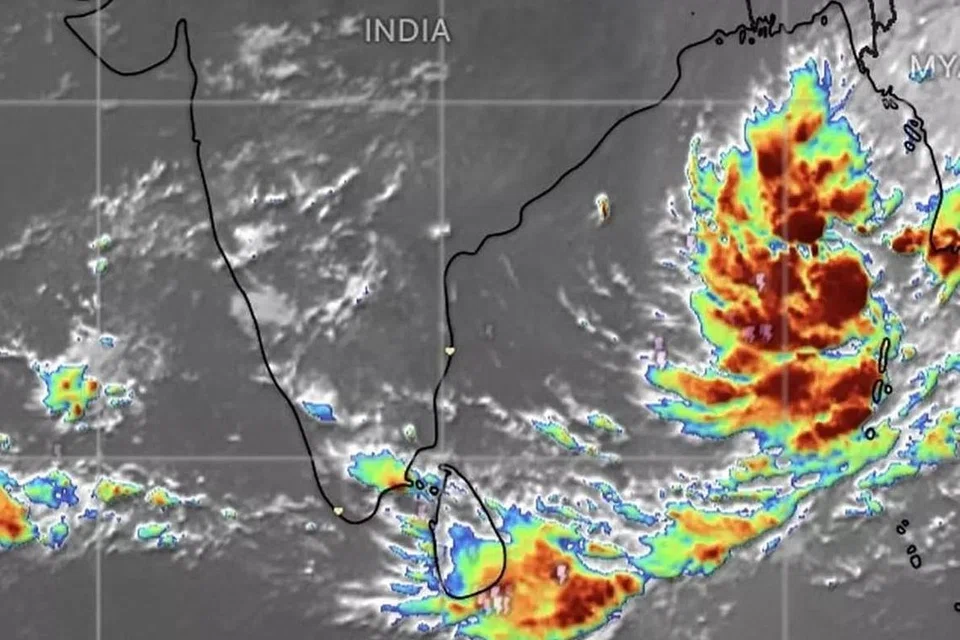 வங்கக் கடலில் மையம் கொண்டுள்ள புயல்.