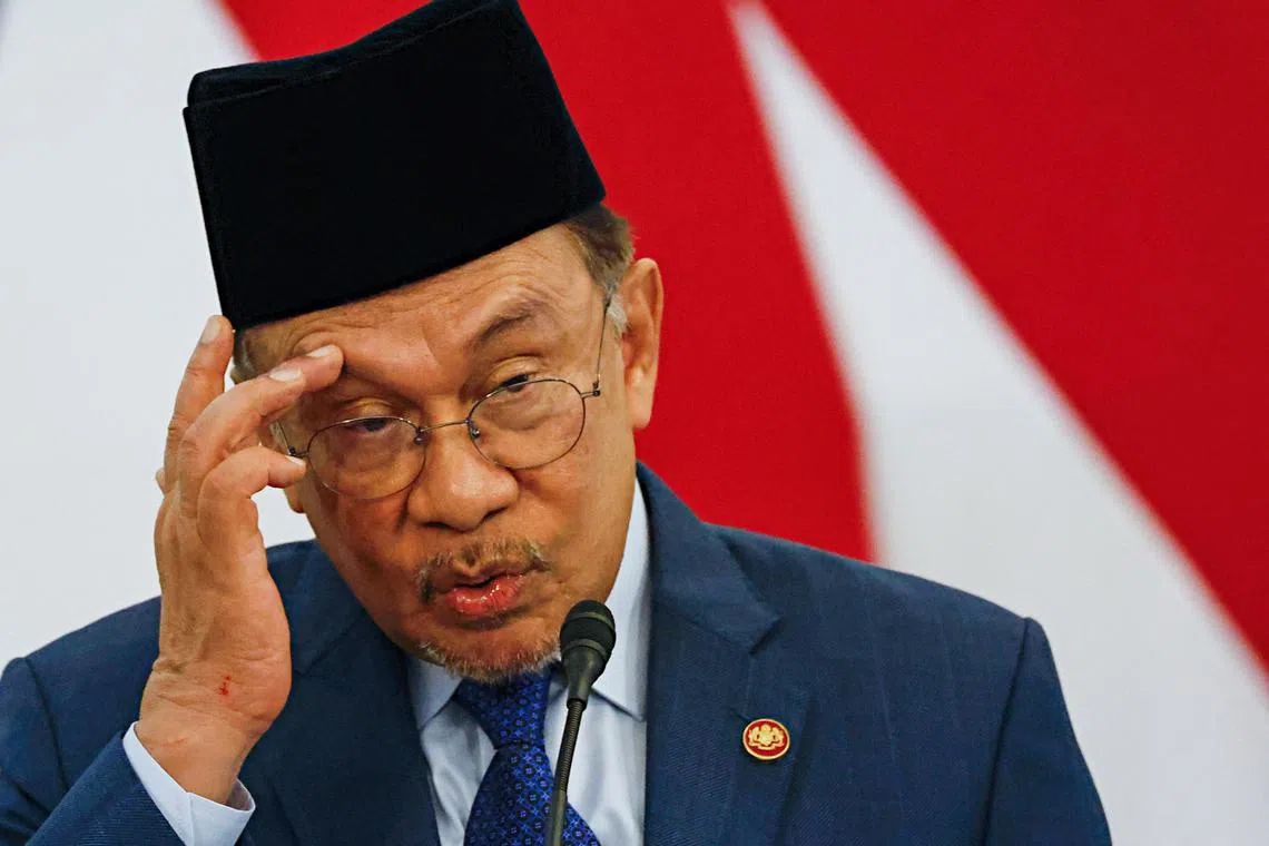 அன்வாருக்கு எதிரான வழக்கை மலேசிய நீதிமன்றம் நிறுத்தி வைத்துள்ளது