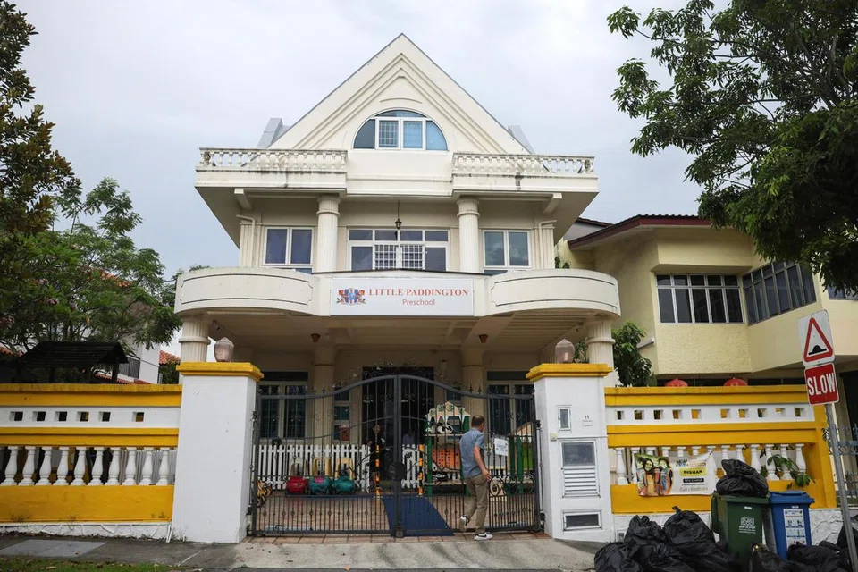 11 பிஞ்சாங் ரைசில் உள்ள லிட்டில் பேடிங்டன் பாலர் பள்ளி ஜூன் 13ஆம் தேதி மூடப்போவதாக அதற்கு ஒரு வாரத்துக்கு முன்னர் பெற்றோரிடம் சொன்னது.