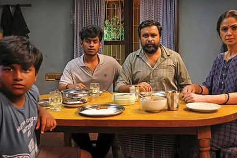 ‘டூரிஸ்ட் பேமிலி’ படத்திலிருந்து எடுக்கப்பட்ட காட்சி.