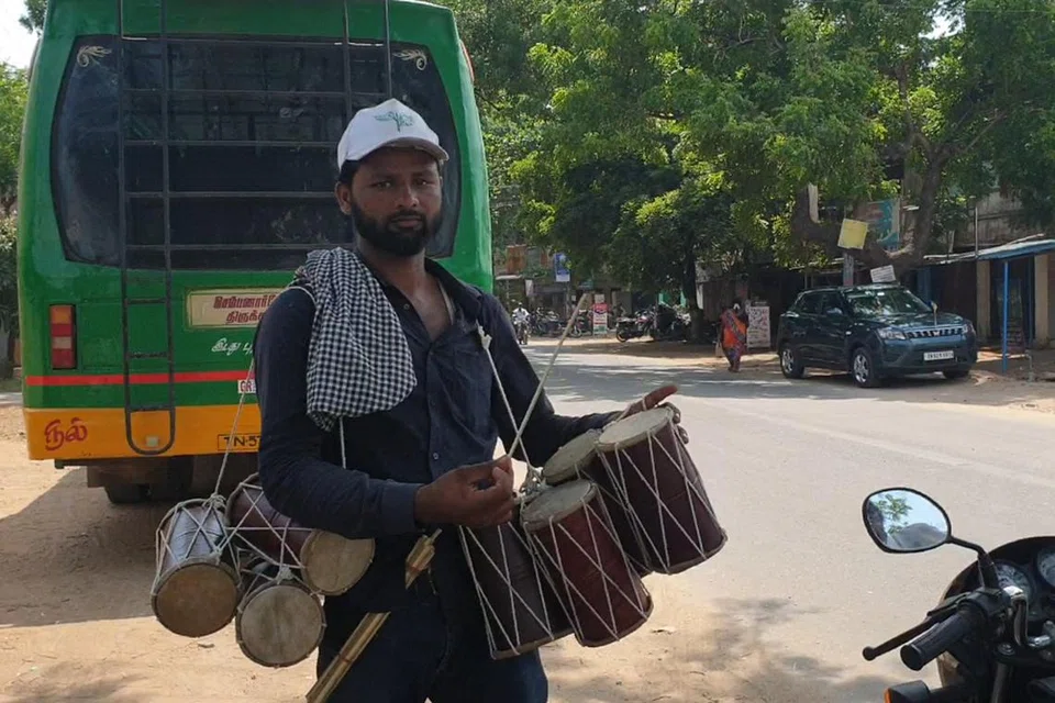 இந்தியாவின் வடக்கே உள்ள உத்தராகண்ட் போன்ற மாநிலங்களில் இருந்து  திரு அலியைப் போல் இளைஞர்கள் பலரும் பொருள் ஈட்டுவதற்காக  தமிழ்நாட்டிற்கு வருகிறார்கள்.