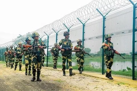 இந்தியா தனது அண்டை நாடுகளுடன் ஏறக்குறைய 15,000 கிலோ மீட்டர் நீள எல்லையைக் கொண்டுள்ளது. 