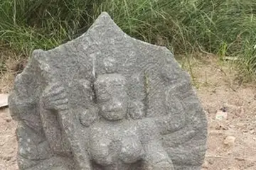 கண்டெடுக்கப்பட்ட பெண் தெய்வச் சிலை.