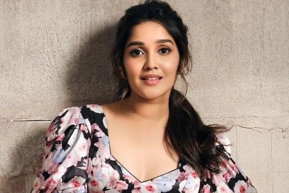 அனிகா.