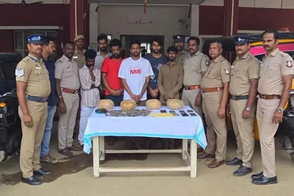 பெங்களூரில் இருந்து கோயம்புத்தூர் வழியாக நடக்கவிருந்த போதைப்பொருள் கடத்தலை கோயம்புத்தூர் காவல்துறை முறியடித்தது.